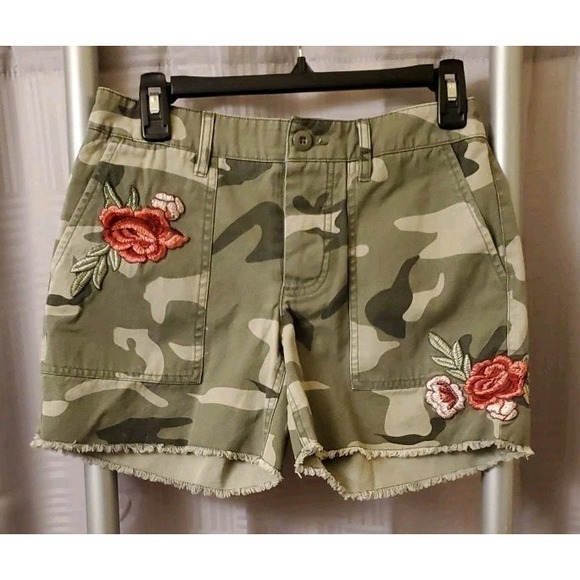 Venus Women's Mid Rise Camo Pattern Stretch Fringe Shorts- Size 2 J91036 - Picture 2 of 10